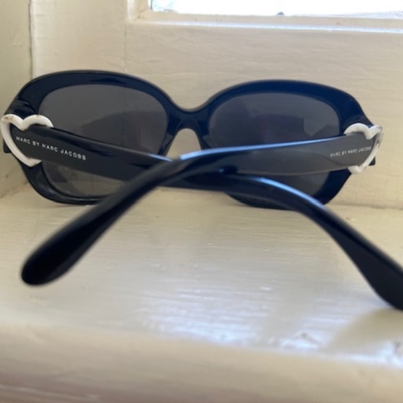 Marc by Marc Jacobs MMJ 307/S Womens Heart Shaped Arm Sunglasses - Picture 2 of 6
